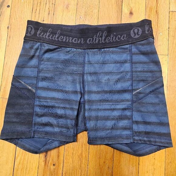 LULULEMON Black Stripe Shorts Side Pockets Spell Out Elastic in Waist Size 4